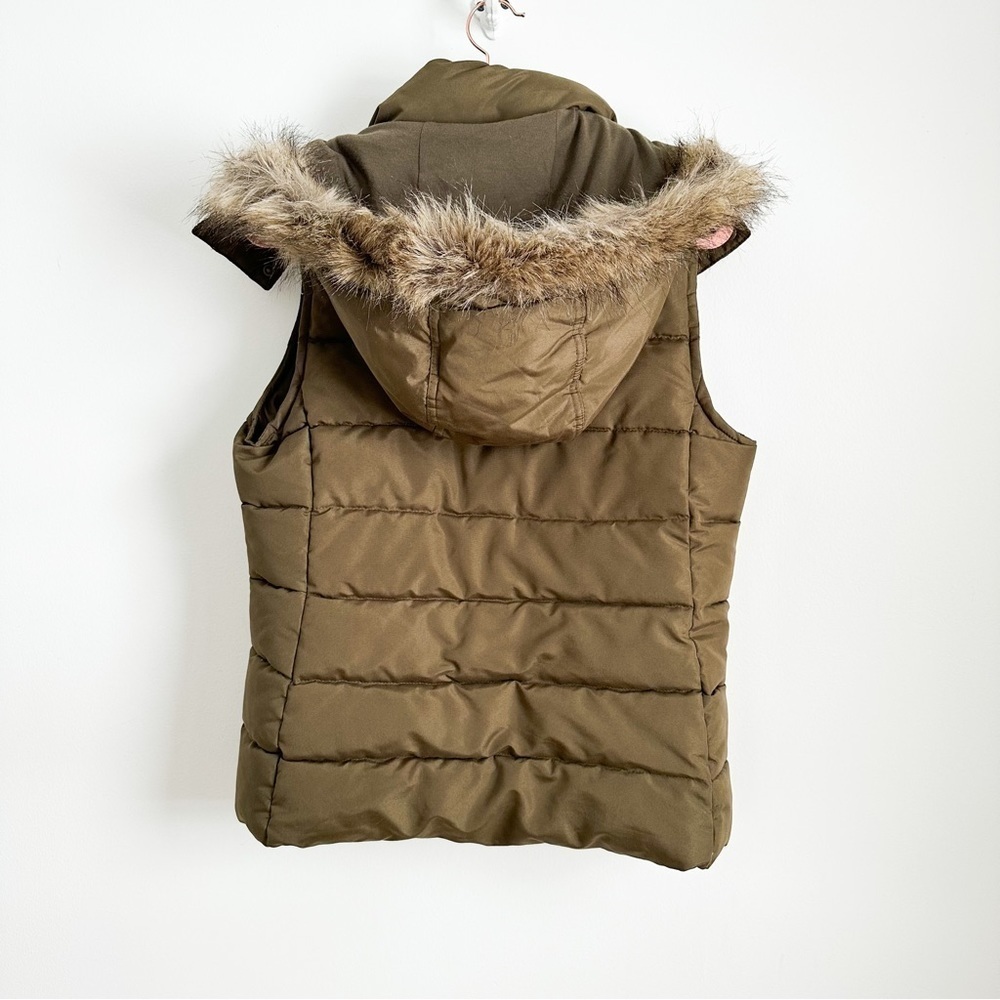 Old Navy Army Green Hooded Puffer Vest Faux Fur Trim sz Medium - Picture 2 of 4